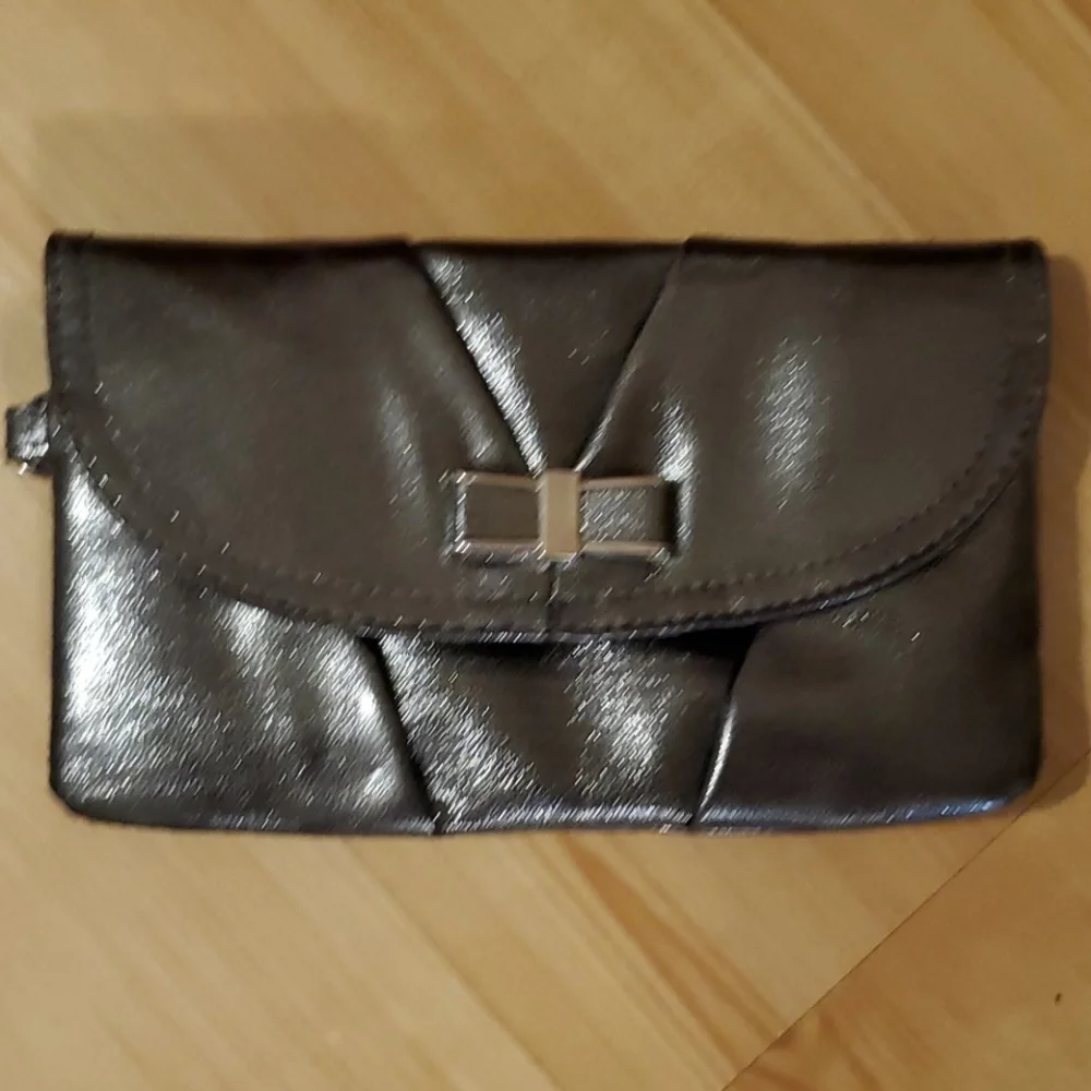 ELLE Cocktail Wristlet 🍸 - Picture 6 of 6